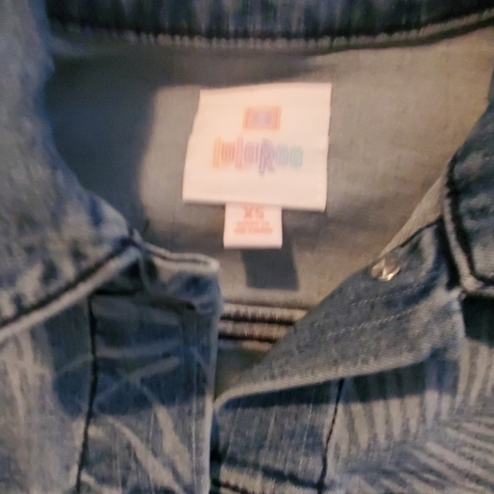 Nwt XS LULAROE HARVEY DENIM JACKET PALM LEAVES - Picture 2 of 5